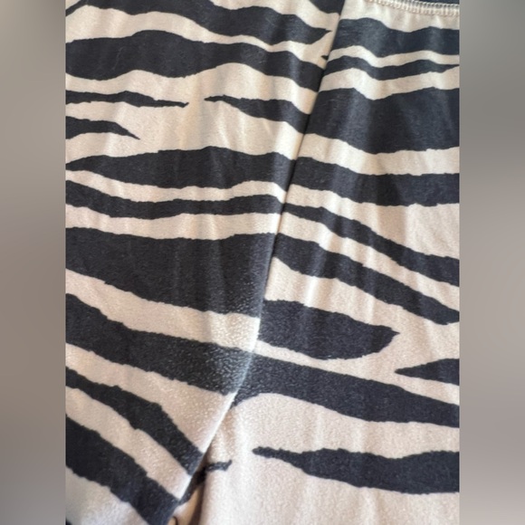 American Eagle Biker Shorts Size Medium - Picture 2 of 5